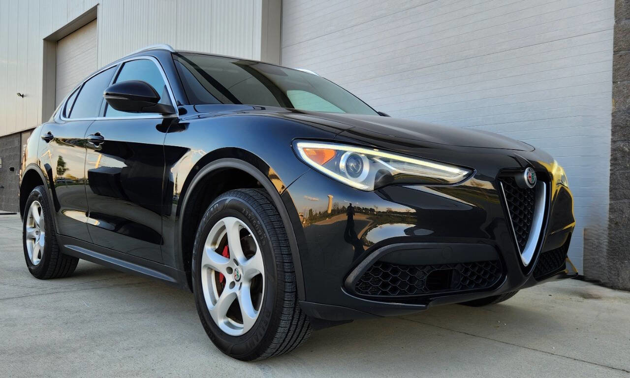 Used 2018 Alfa Romeo Stelvio Base AWD 4dr Crossover image 18