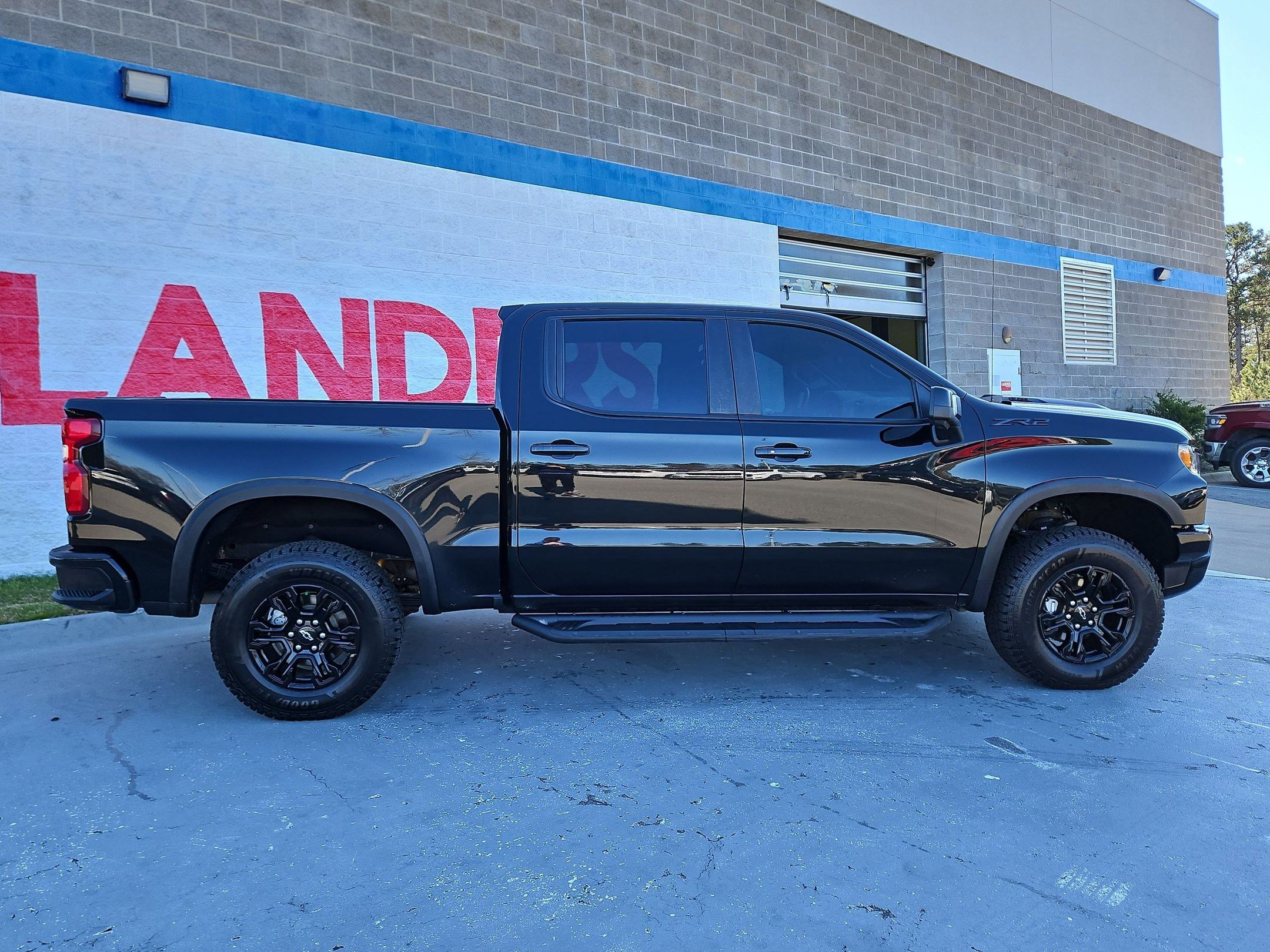 Used 2024 Chevrolet Silverado 1500 ZR2 w/ Technology Package image 8