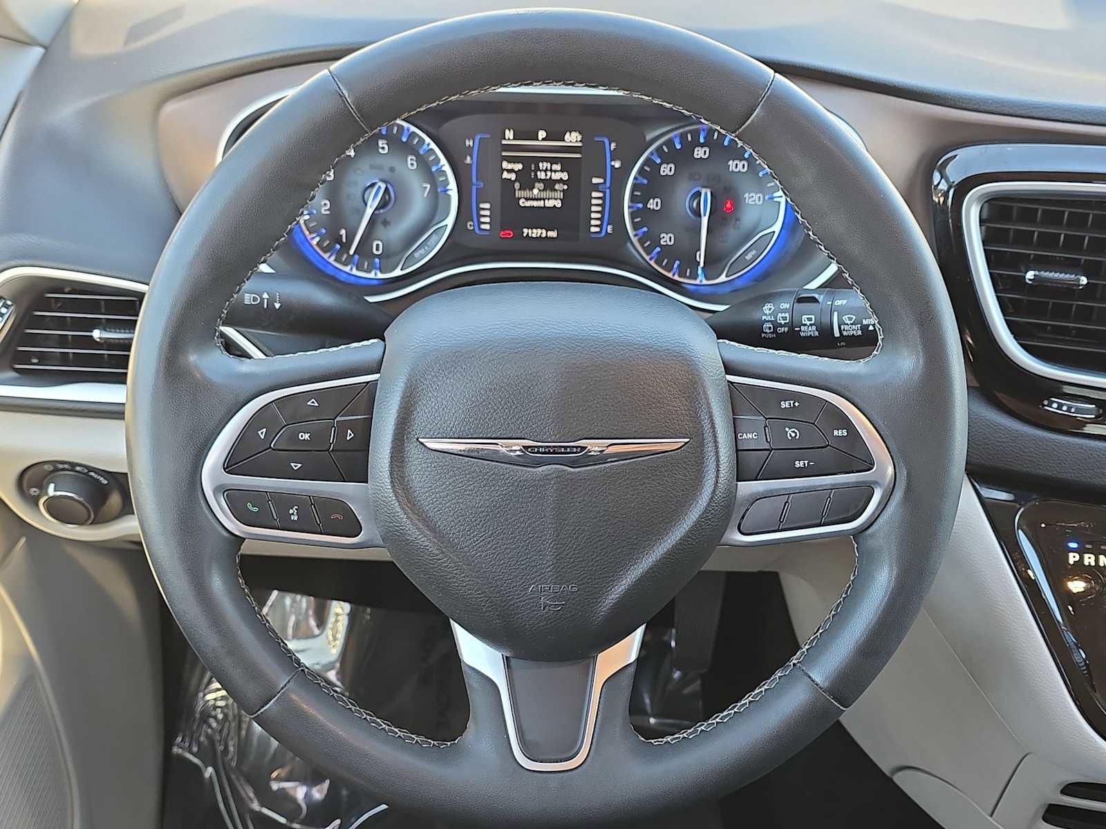 Used 2022 Chrysler Voyager LX image 19