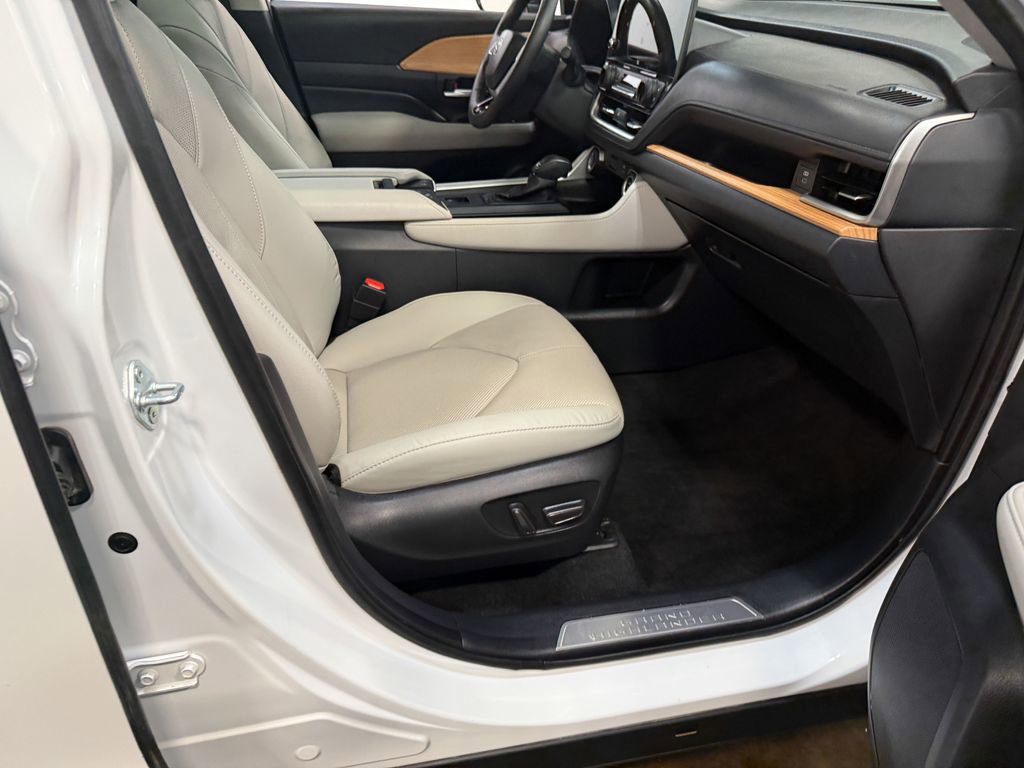 Used 2024 Toyota Grand Highlander AWD image 60