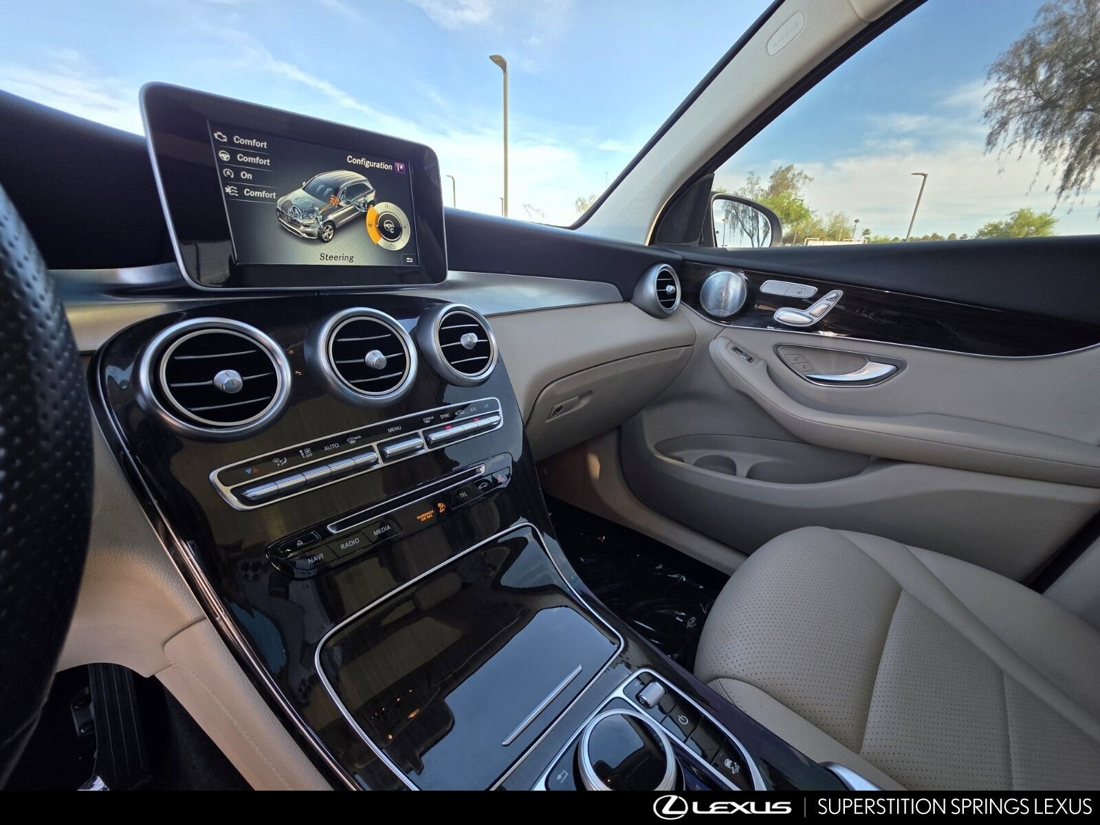 Used 2019 Mercedes-Benz GLC 300 4MATIC image 18