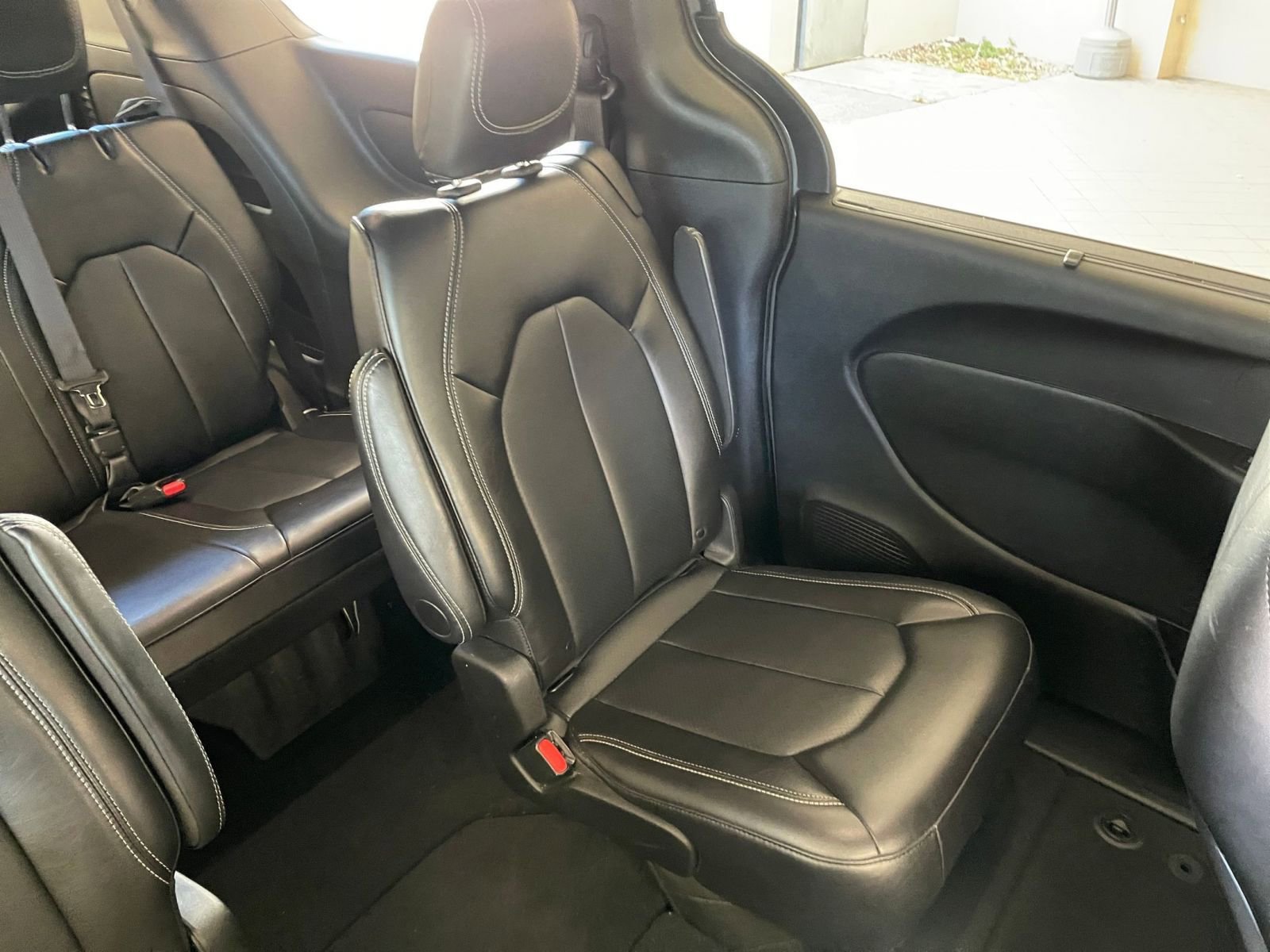 Used 2025 Chrysler Pacifica Select FWD image 39