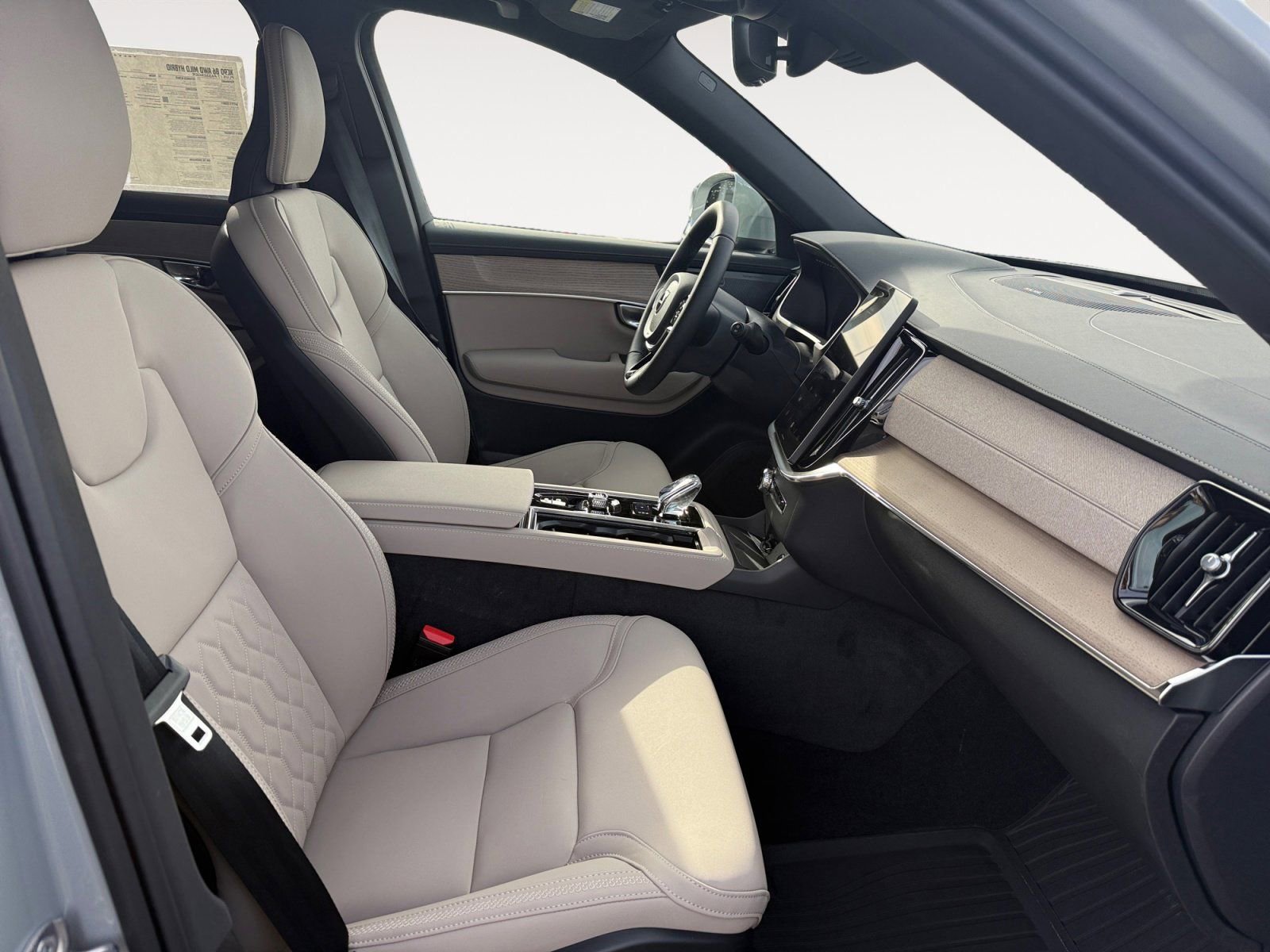 New 2026 Volvo XC90 B6 Plus w/ Protection Package Premier AWD/4WD image 15