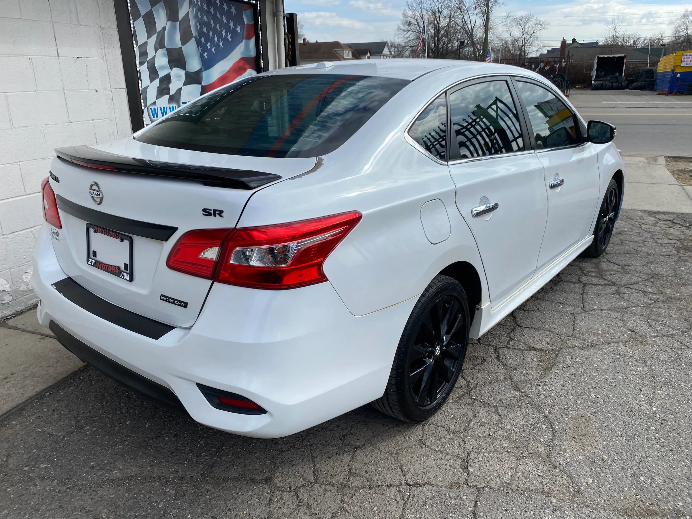 Used 2018 Nissan Sentra SR w/ SR Midnight Edition Package image 8