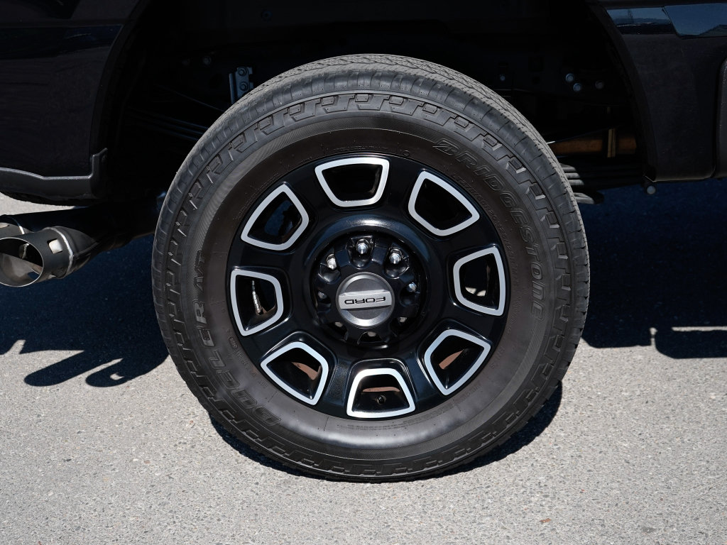 Used 2024 Ford F350 Platinum w/ FX4 Off-Road Package AWD/4WD image 7
