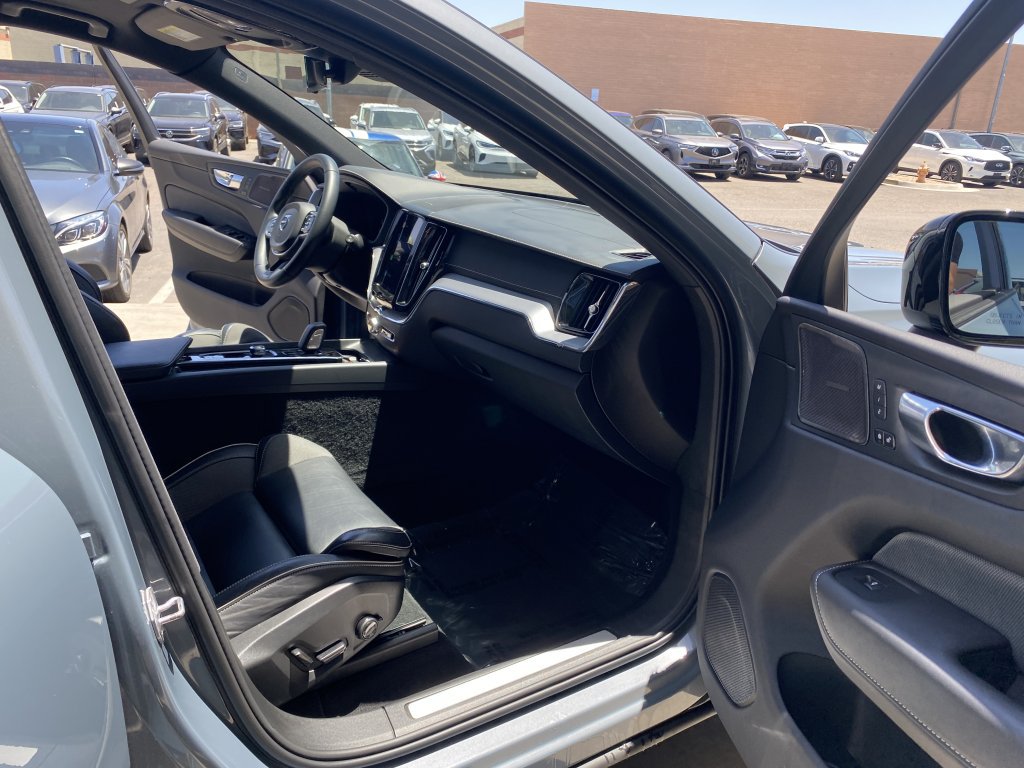 Used 2022 Volvo XC60 T8 R-Design w/ Advanced Package AWD/4WD image 21