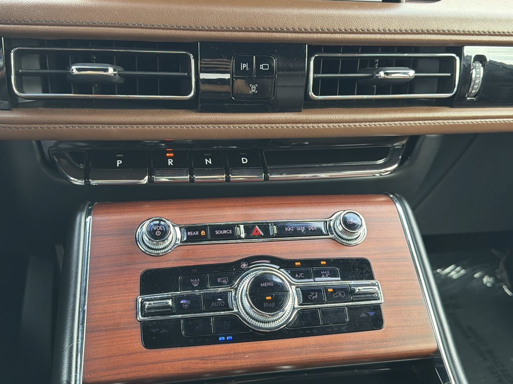 Used 2022 Lincoln Aviator Reserve w/ Equipment Group 201A AWD/4WD image 5