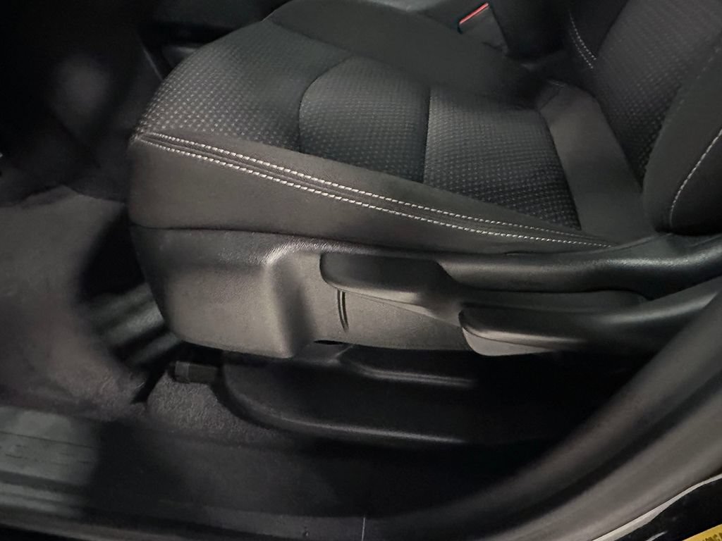 Used 2023 GMC Terrain SLE w/ Elevation Edition AWD/4WD image 19