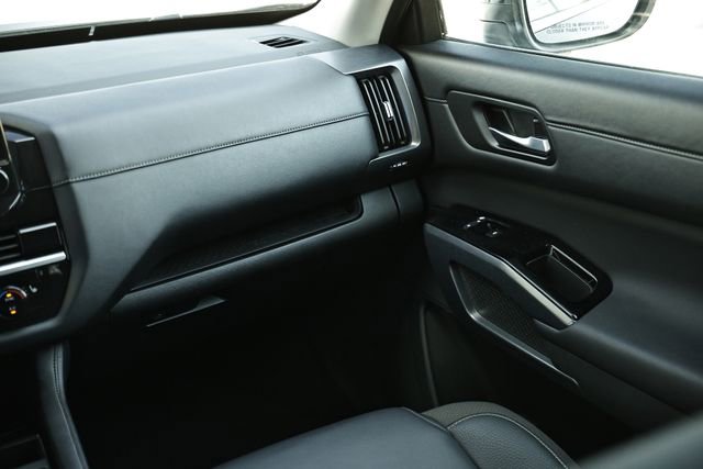 Used 2025 Nissan Pathfinder SL image 28