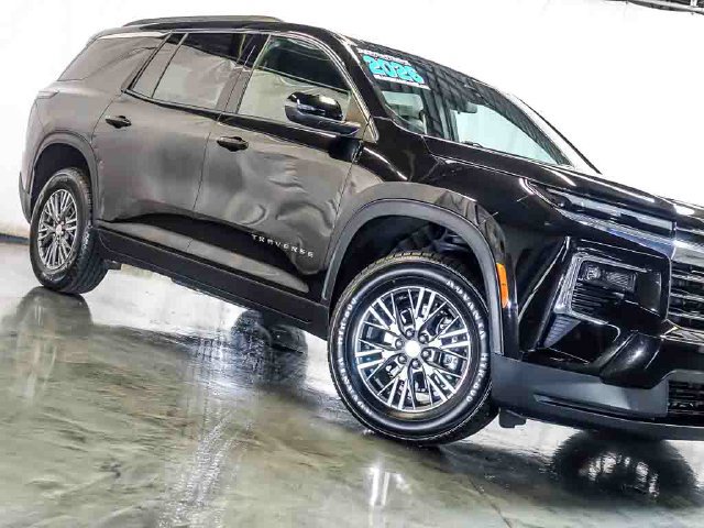 Certified 2026 Chevrolet Traverse LT AWD/4WD image 5