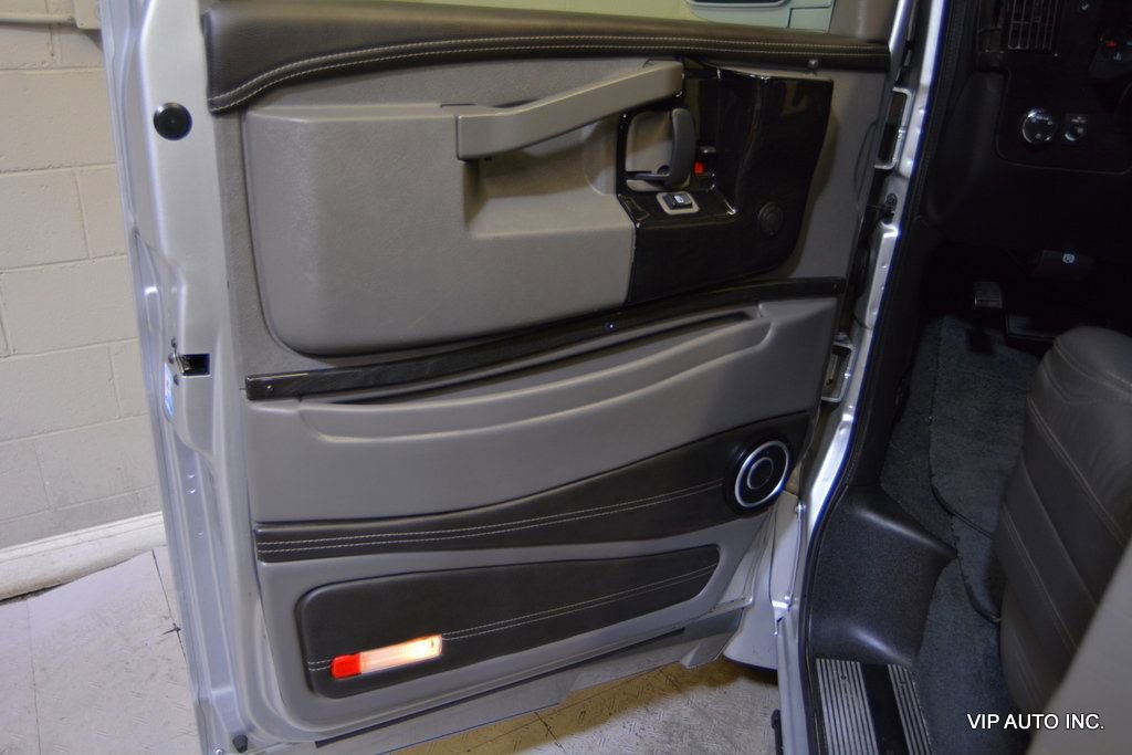 Used 2020 GMC Savana 2500 Extended w/ Enhanced Convenience Package image 7