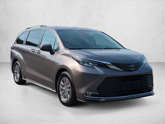 Used 2022 Toyota Sienna XLE w/ XLE Plus Package FWD video 3