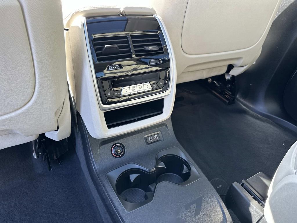 Used 2022 BMW X7 xDrive40i w/ Premium Package AWD/4WD image 33