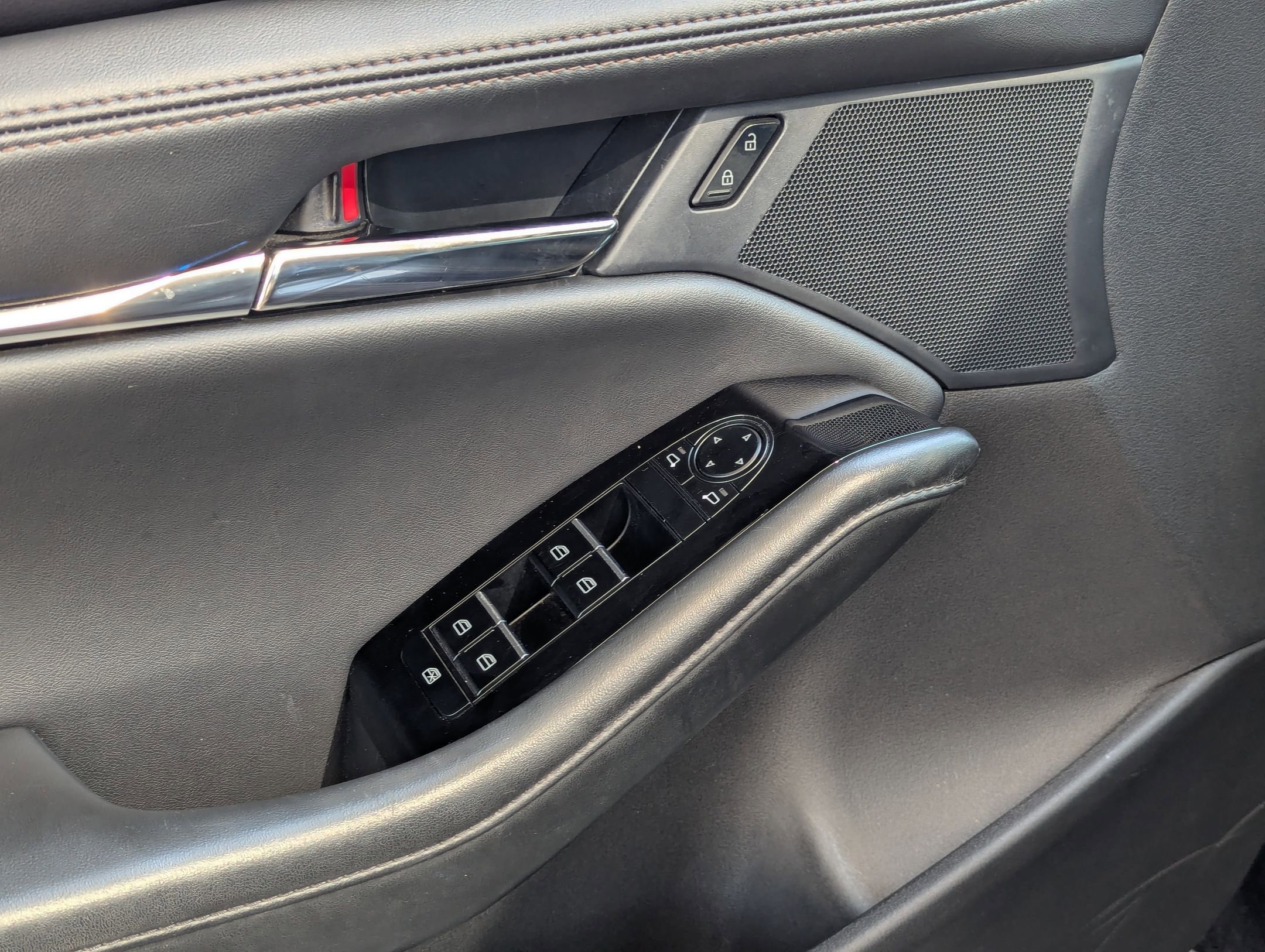 Used 2025 MAZDA MAZDA3 s image 12