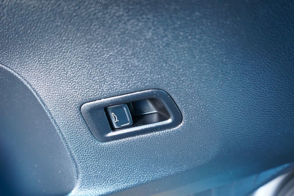 Used 2025 Volkswagen Atlas SE image 32