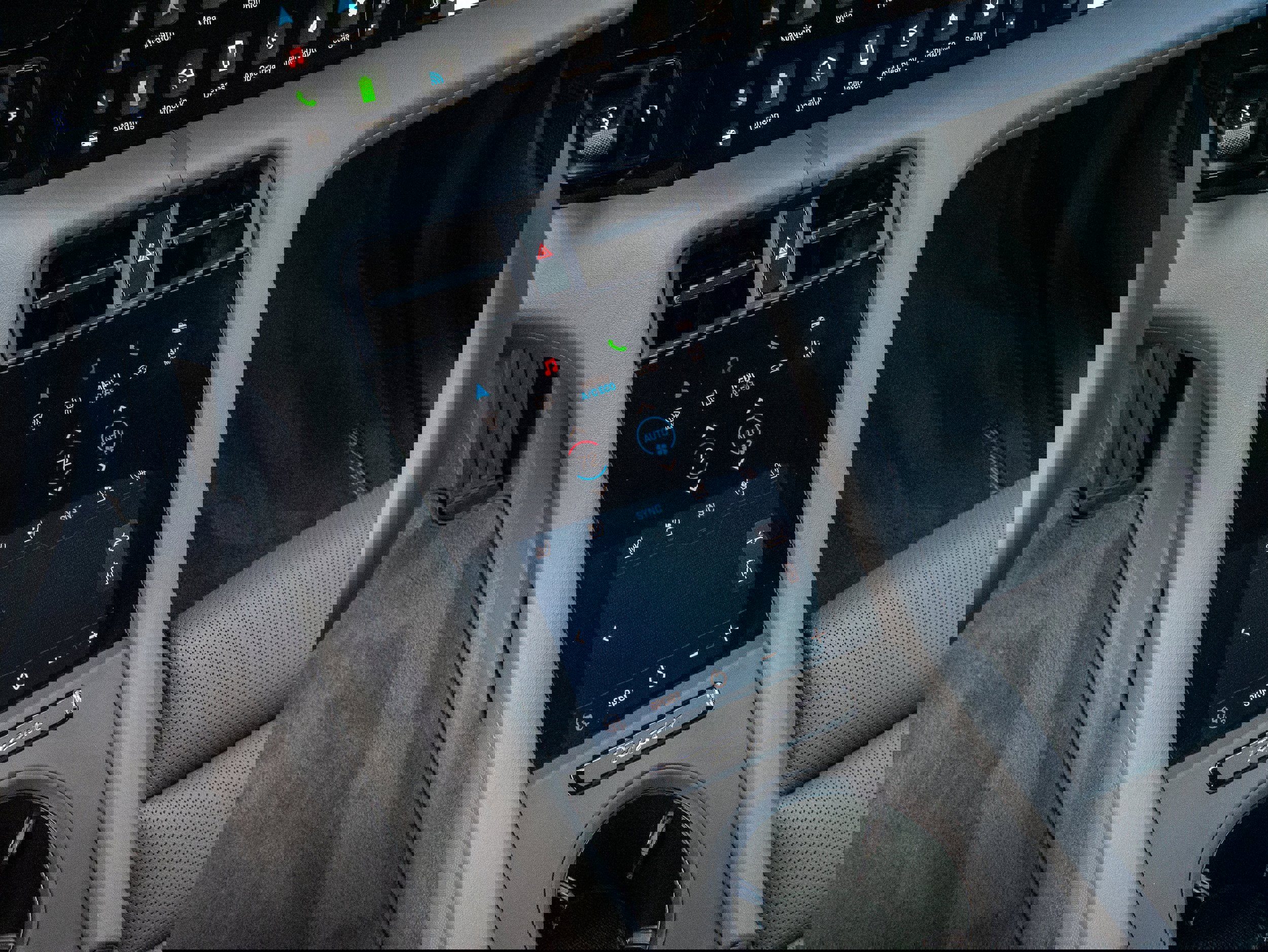 Used 2022 Porsche Taycan image 25