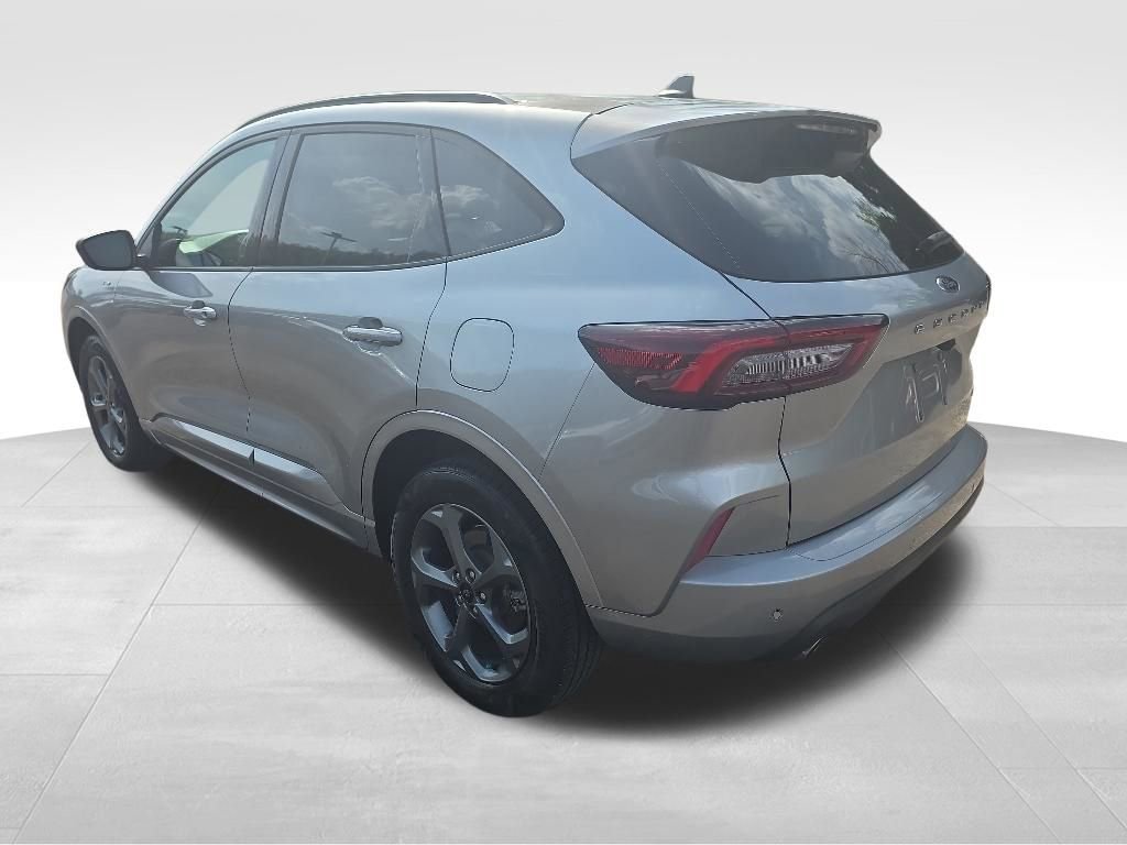 Certified 2023 Ford Escape ST-Line w/ Tech Pack #1 AWD/4WD image 9