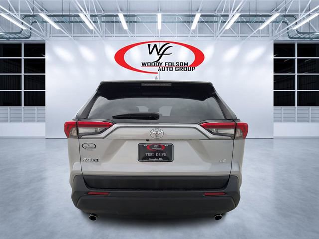 Used 2021 Toyota RAV4 LE image 4