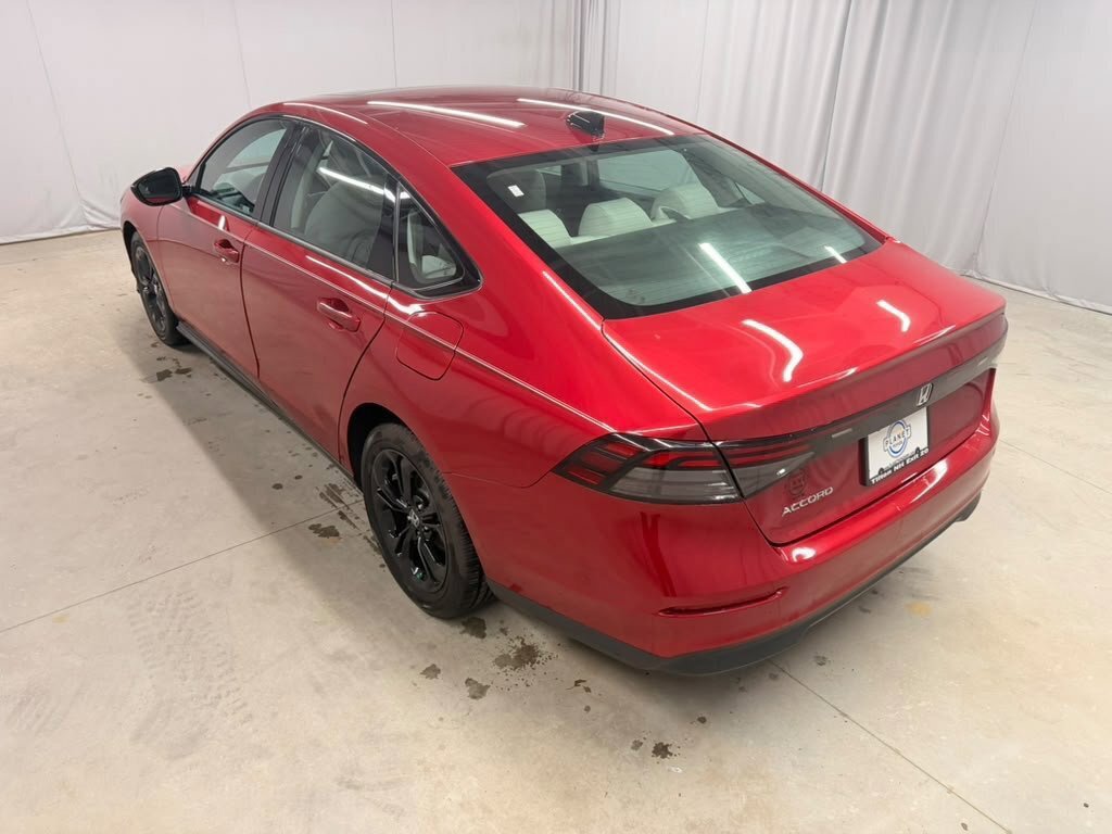 Certified 2025 Honda Accord SE image 6