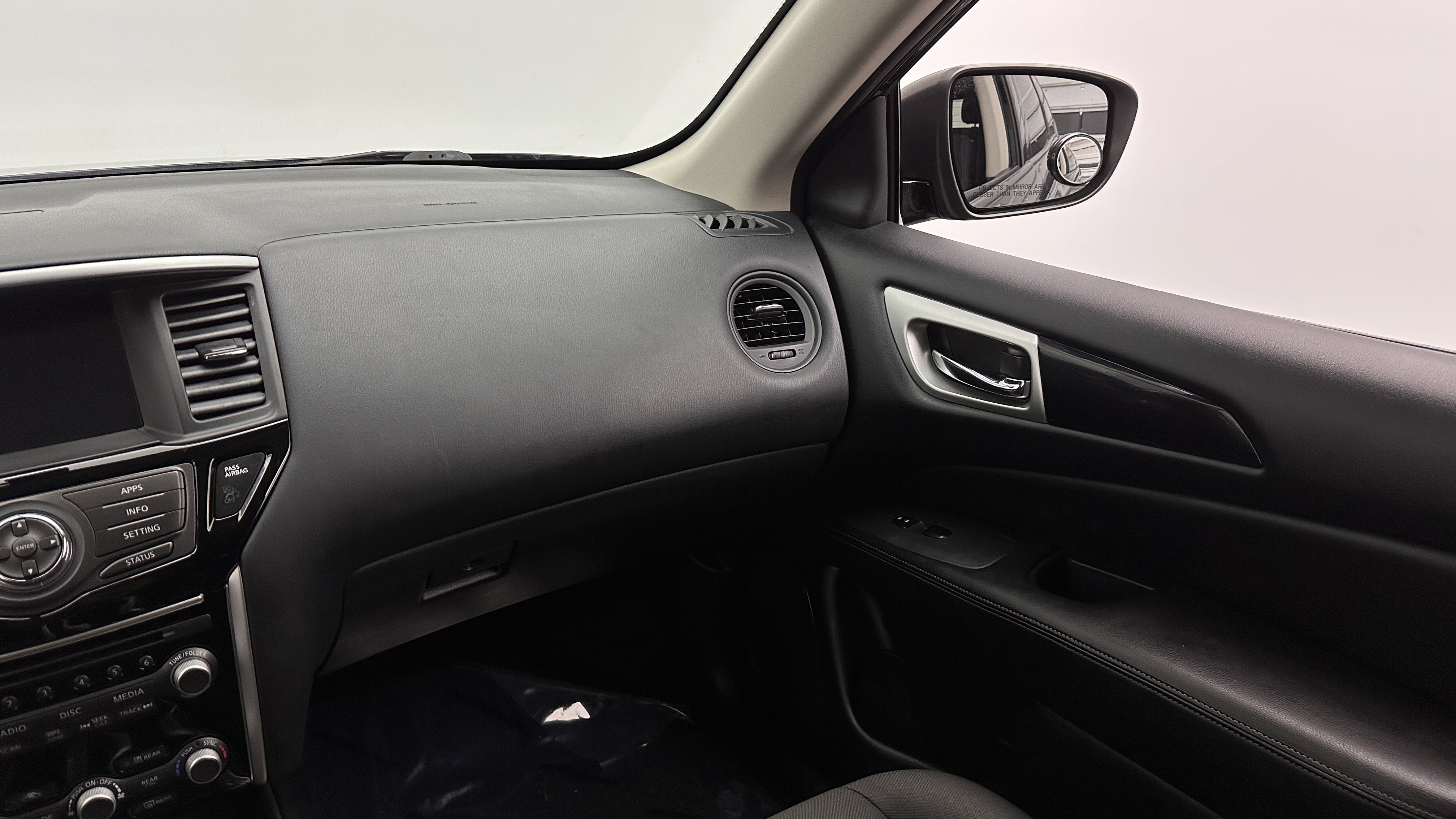 Used 2020 Nissan Pathfinder S FWD image 27