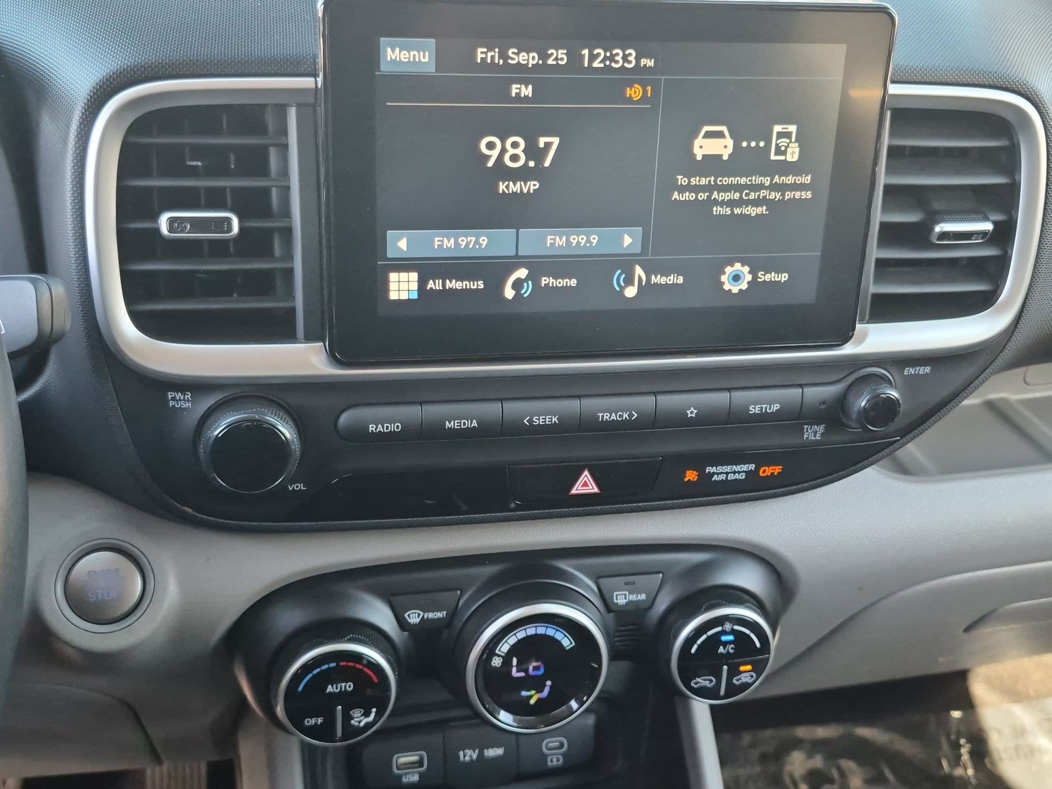 Used 2025 Hyundai Venue SEL FWD image 18