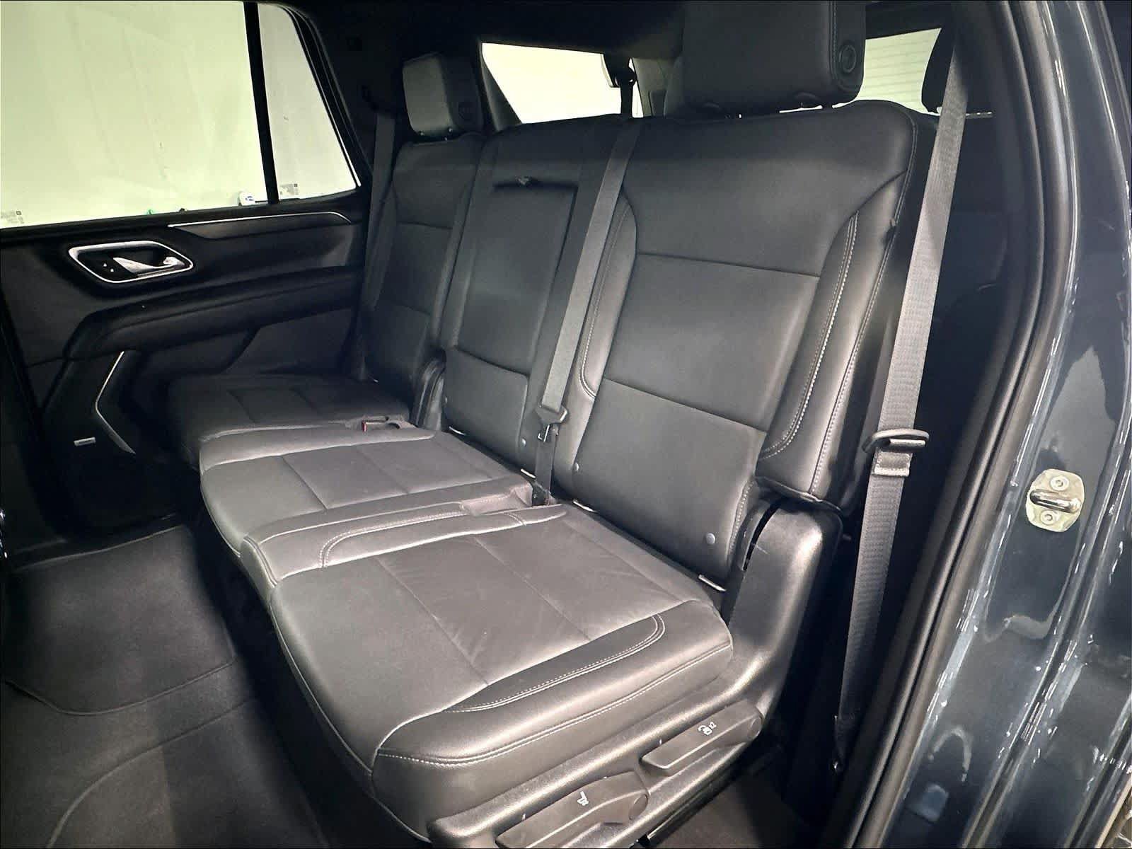 Used 2021 Chevrolet Tahoe Z71 w/ Luxury Package AWD/4WD image 27