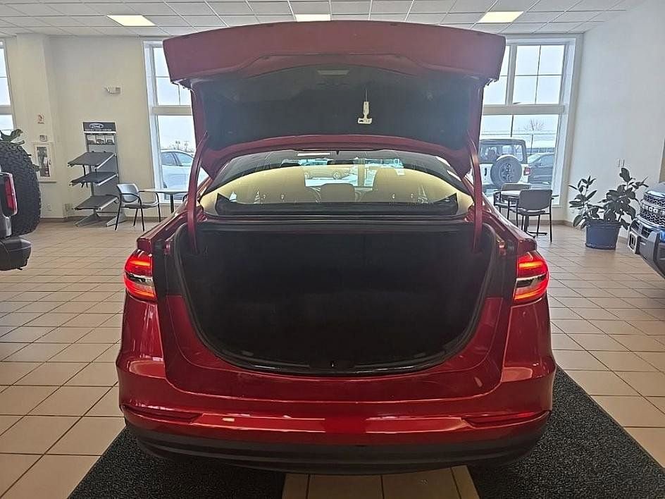 Used 2020 Ford Fusion SE image 31