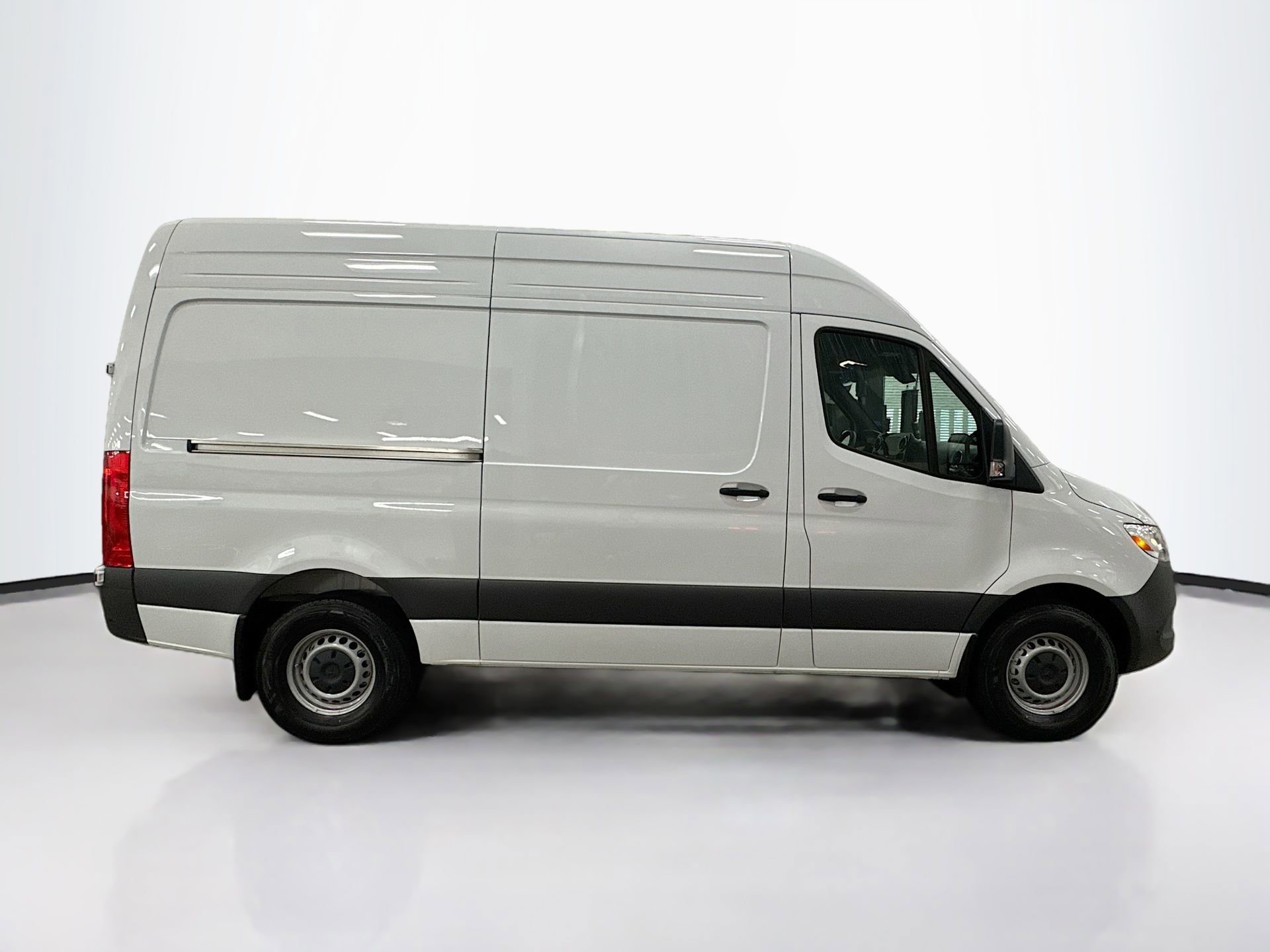Used 2025 Mercedes-Benz Sprinter 2500 image 9