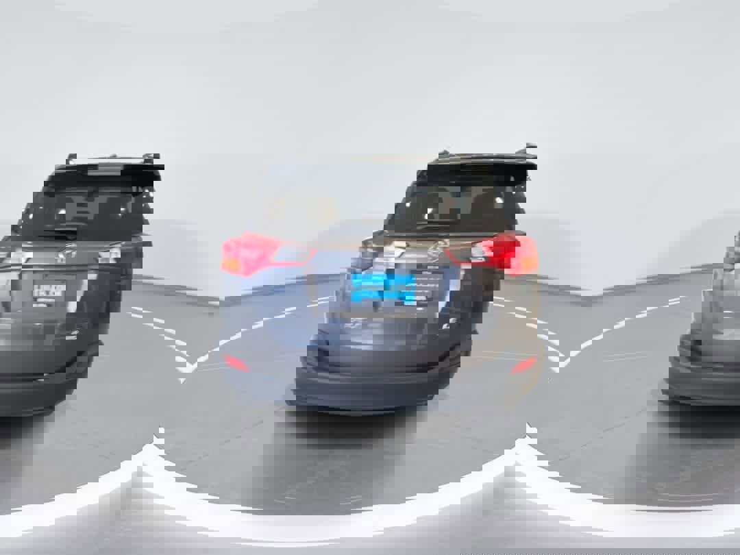 Used 2015 Toyota RAV4 LE image 7