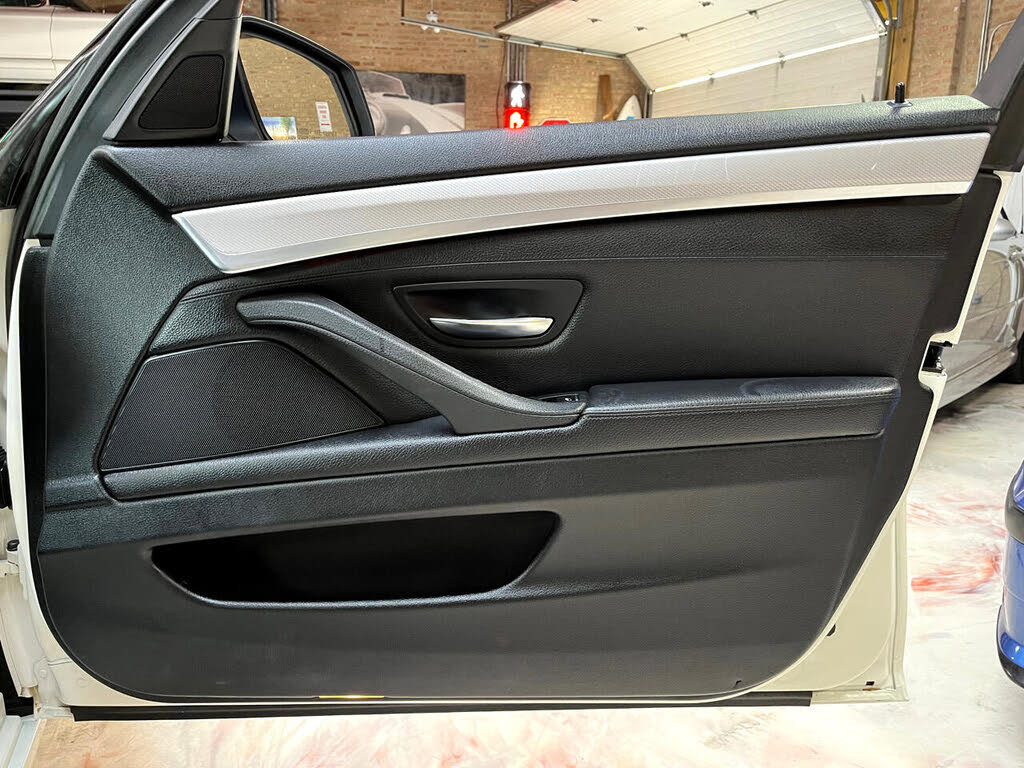 Used 2013 BMW 528i Sedan RWD image 31