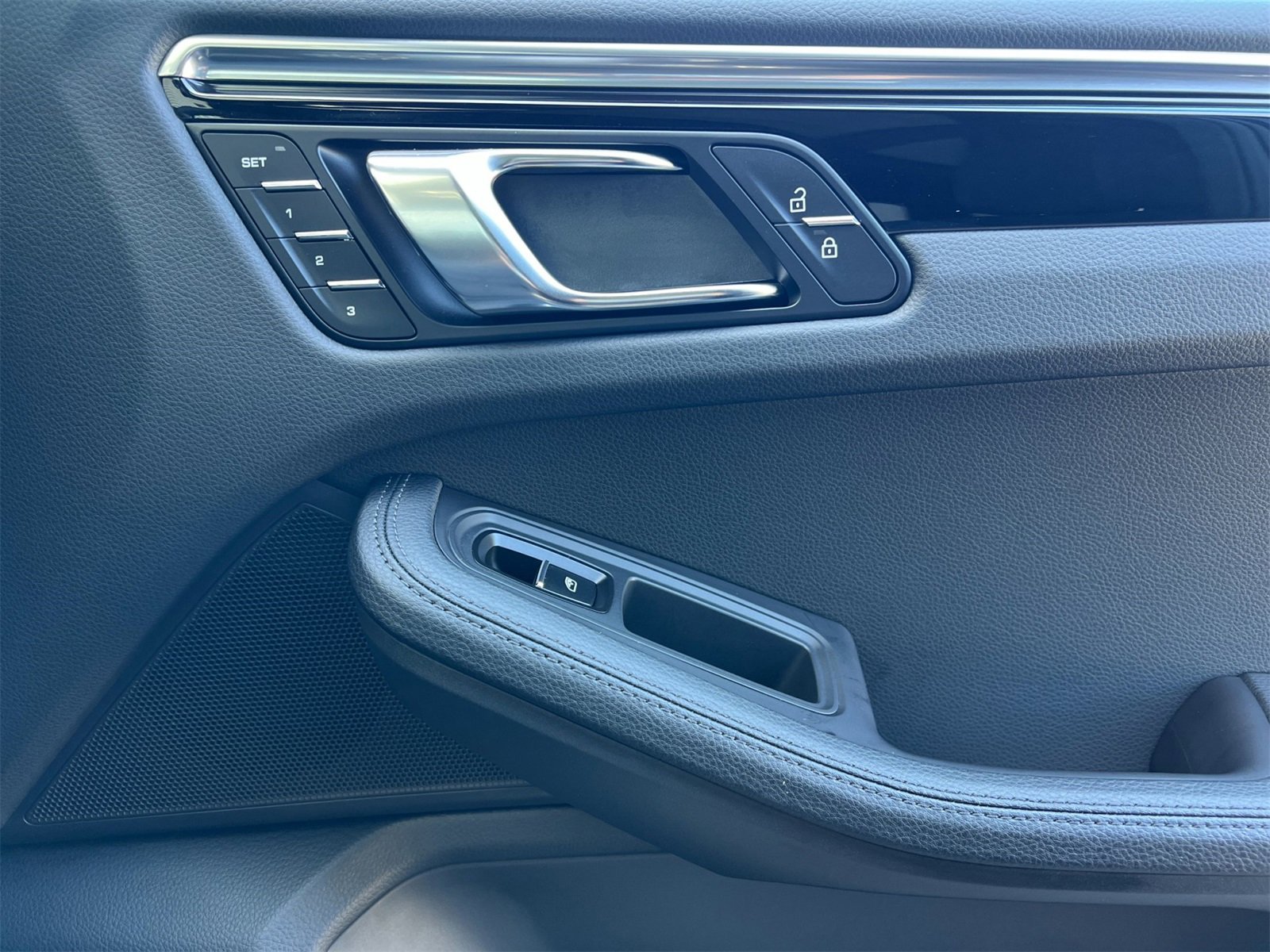 Used 2025 Porsche Macan image 20