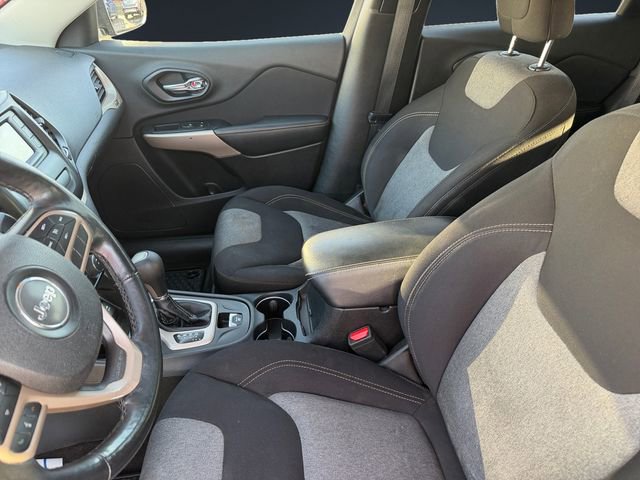 Used 2017 Jeep Cherokee Sport w/ Cold Weather Group FWD image 9