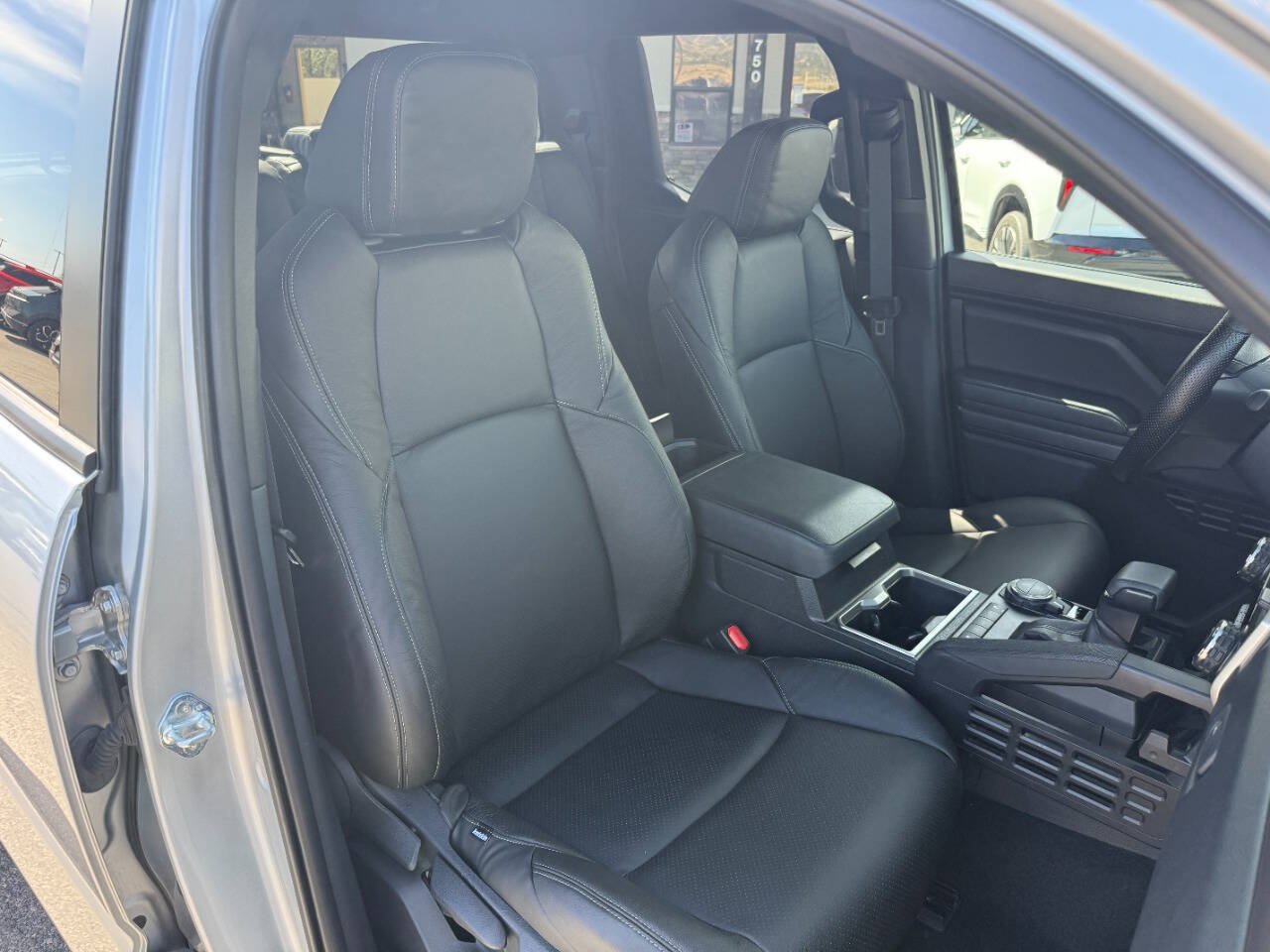 Used 2025 Toyota Tacoma SR5 AWD/4WD image 10
