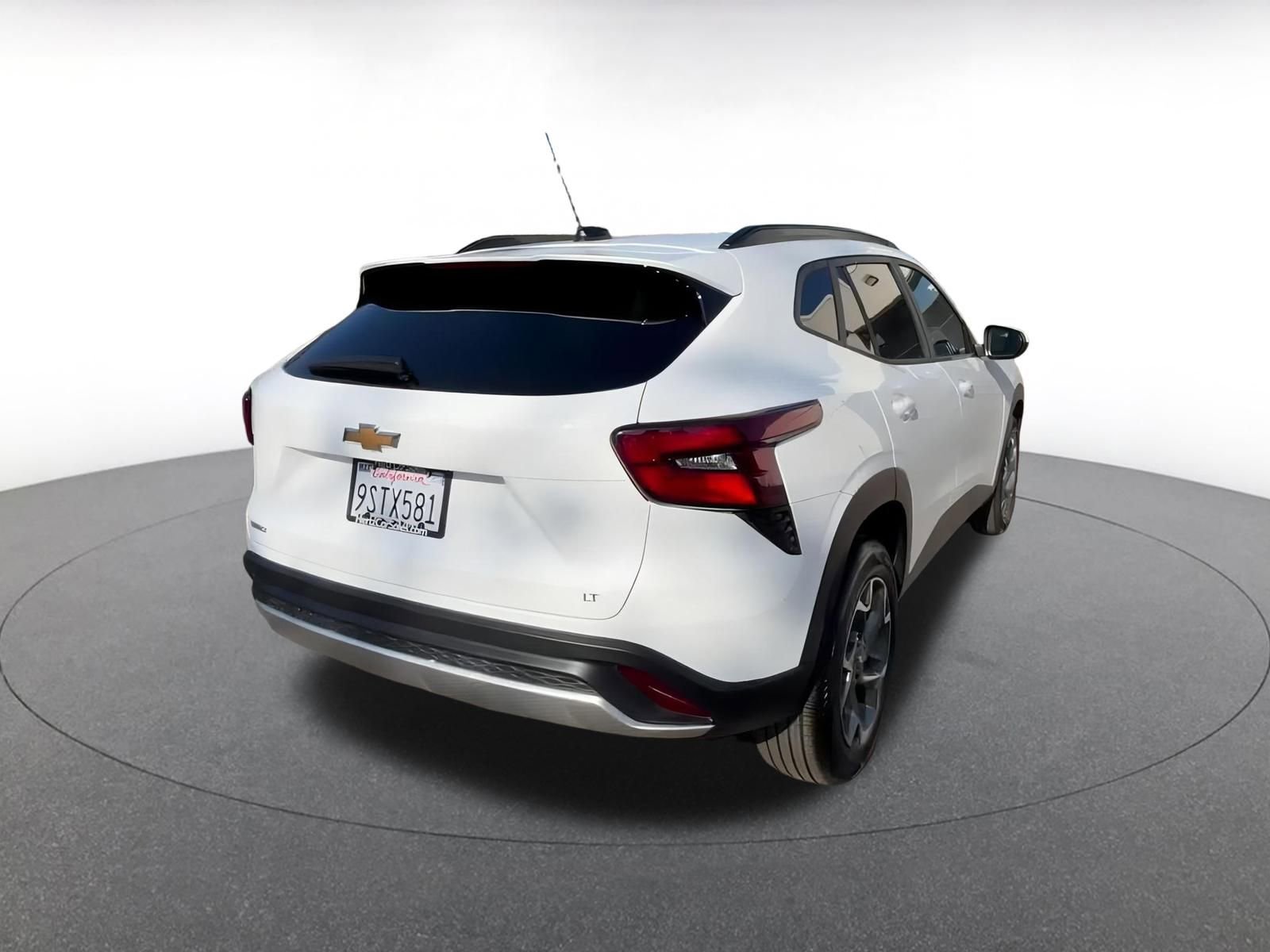 Used 2025 Chevrolet Trax LT w/ LT Convenience Package image 14