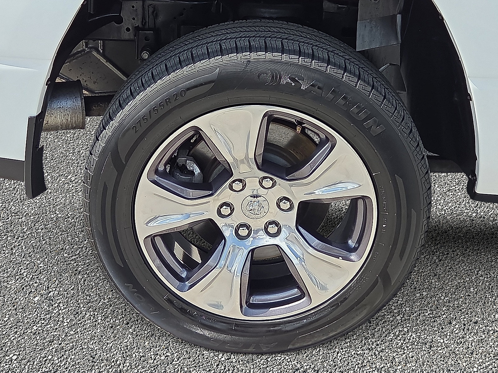 Used 2024 RAM 1500 Laramie AWD/4WD image 7