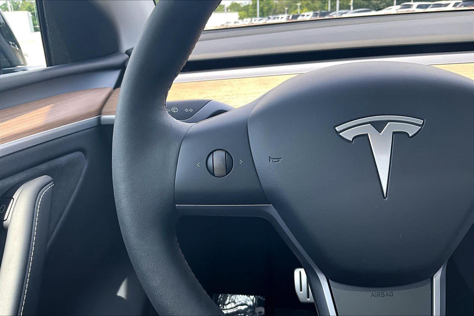 Used 2025 Tesla Model Y Performance AWD/4WD image 22