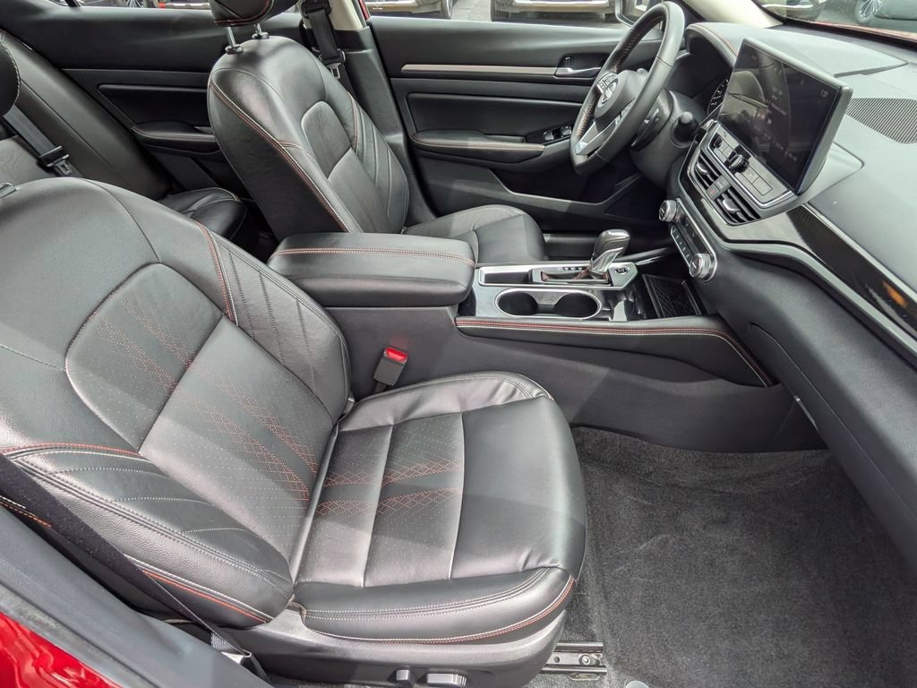 Used 2025 Nissan Altima 2.5 SR w/ SR Premium Package FWD image 25