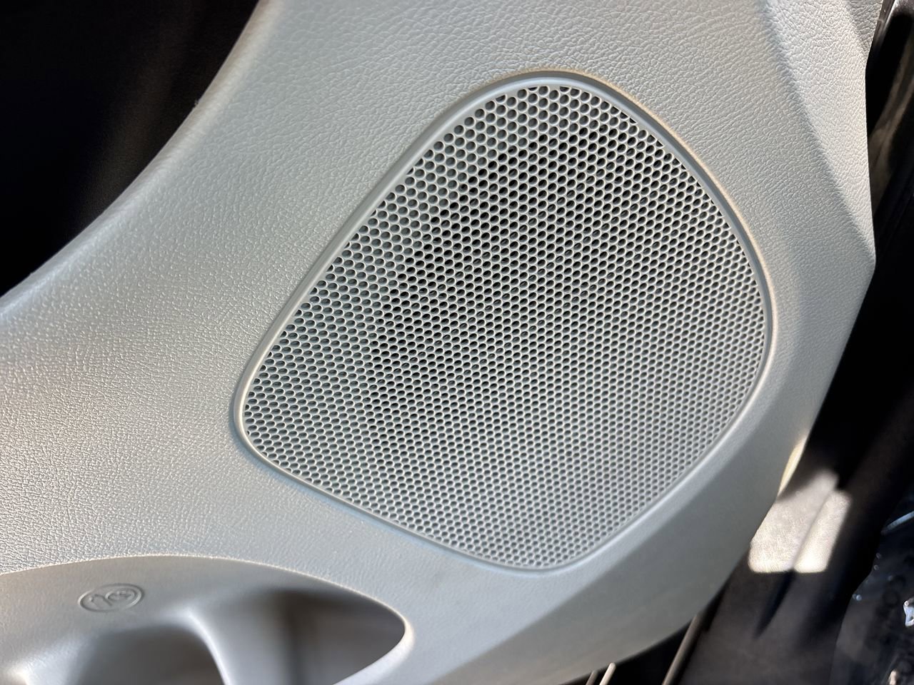 Used 2019 Dodge Grand Caravan SE w/ UConnect Hands-Free Group image 18