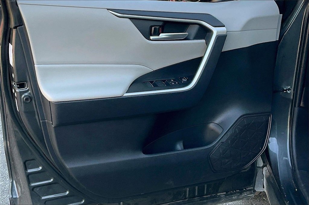 Used 2025 Toyota RAV4 XLE image 21