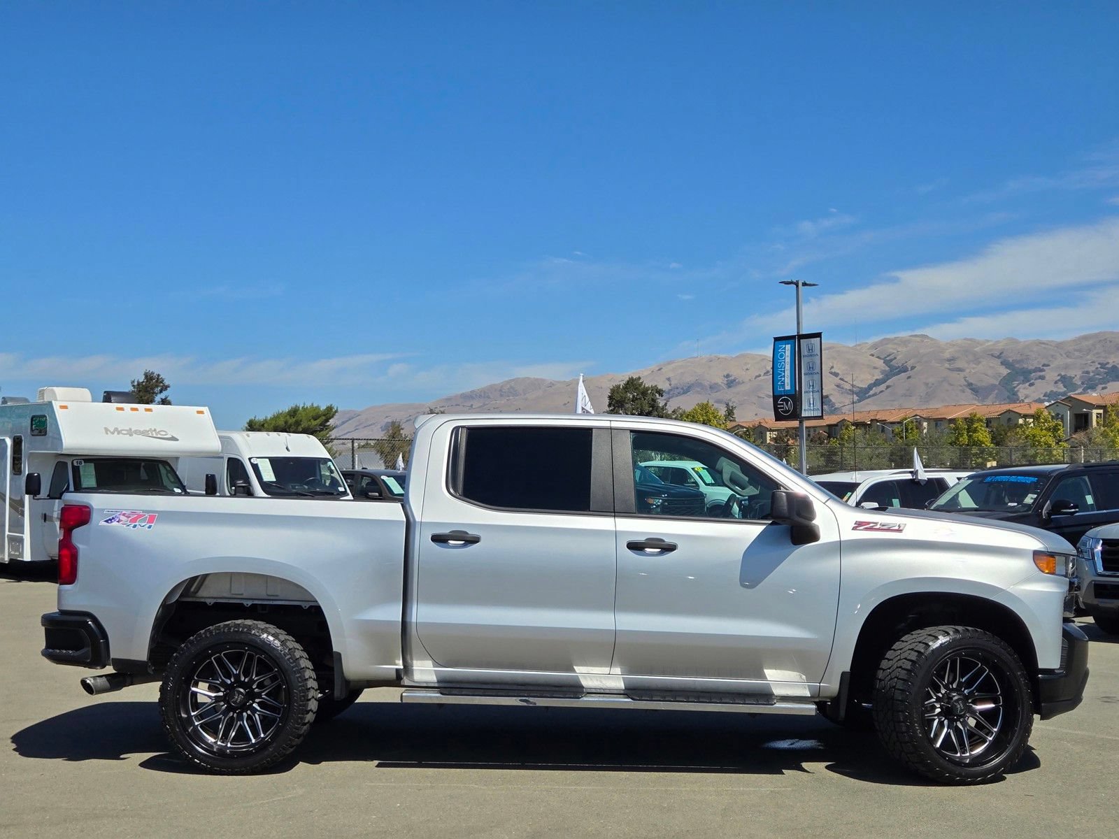 Used 2019 Chevrolet Silverado 1500 Custom Trail Boss w/ Custom Convenience Package AWD/4WD image 8