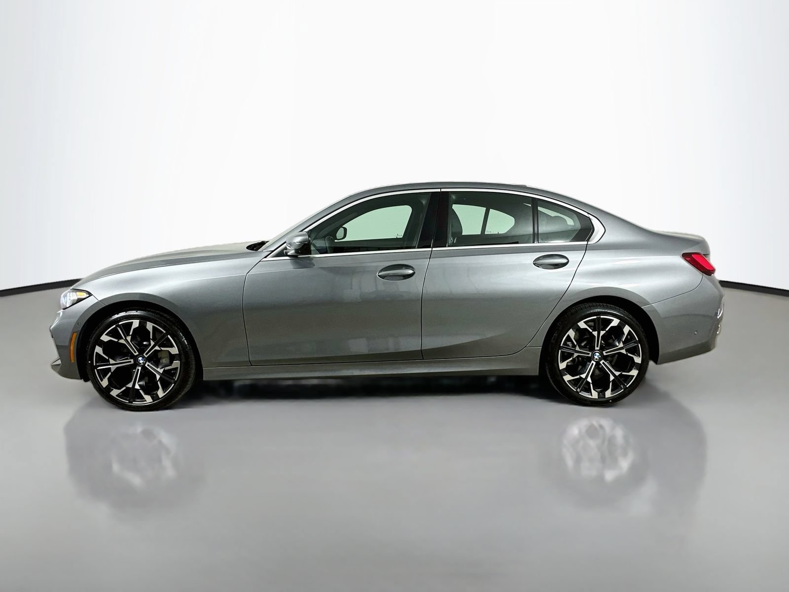 Used 2025 BMW 330i xDrive Sedan AWD/4WD image 8