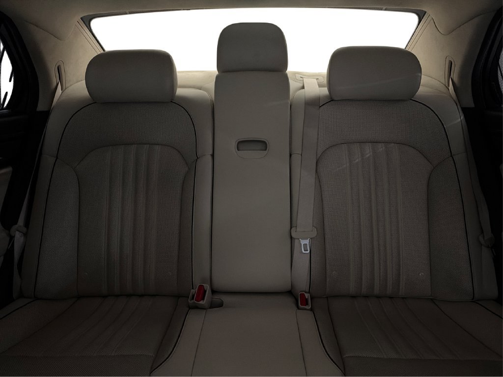 Used 2018 Genesis G90 3.3T Premium RWD image 12