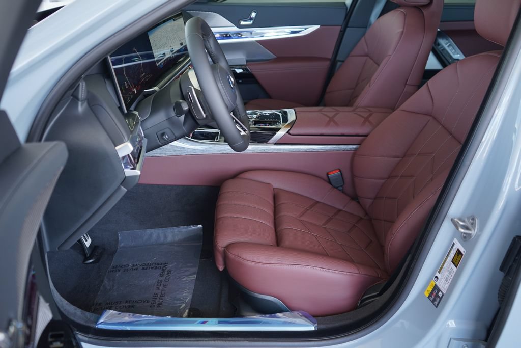 Used 2026 BMW 750e xDrive w/ Premium Package AWD/4WD image 12