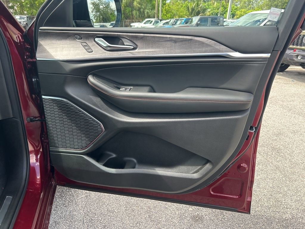 New 2025 Jeep Grand Cherokee Overland w/ Luxury Tech Group IV image 26