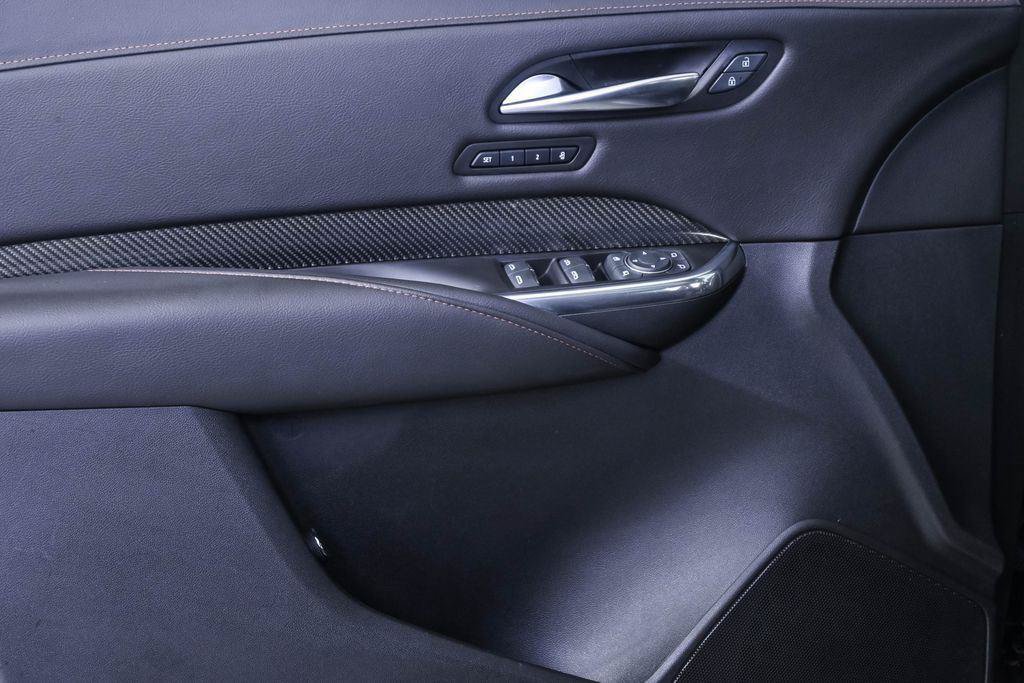 Used 2019 Cadillac XT4 Sport w/ Cold Weather Package FWD image 8
