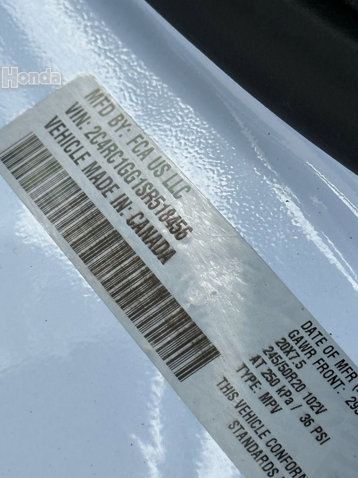 Used 2025 Chrysler Pacifica Limited image 34