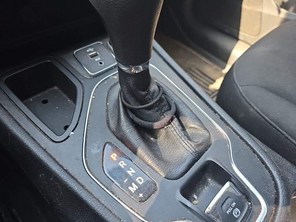 Used 2019 Jeep Cherokee Latitude w/ Popular Appearance Group image 25