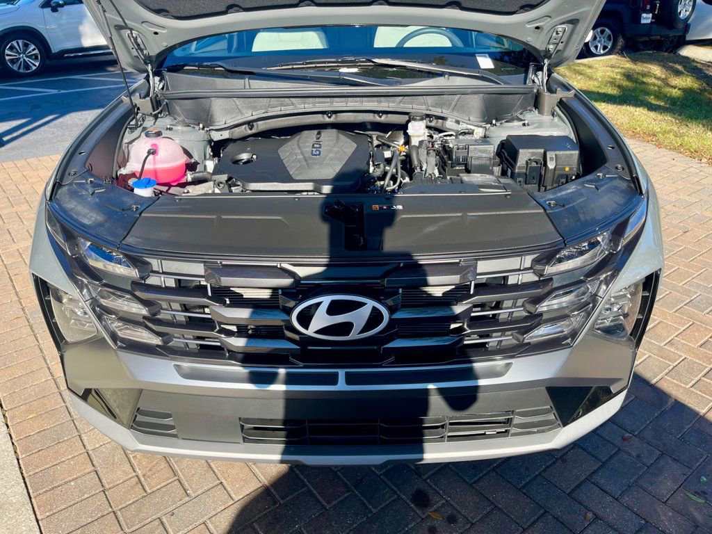Used 2025 Hyundai Tucson SE image 17