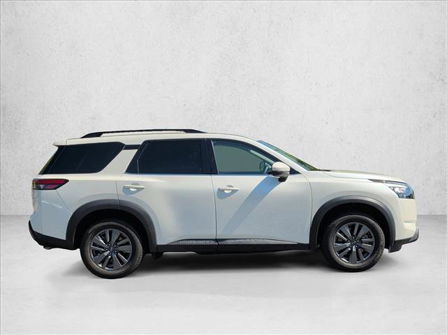 Used 2024 Nissan Pathfinder SV image 4