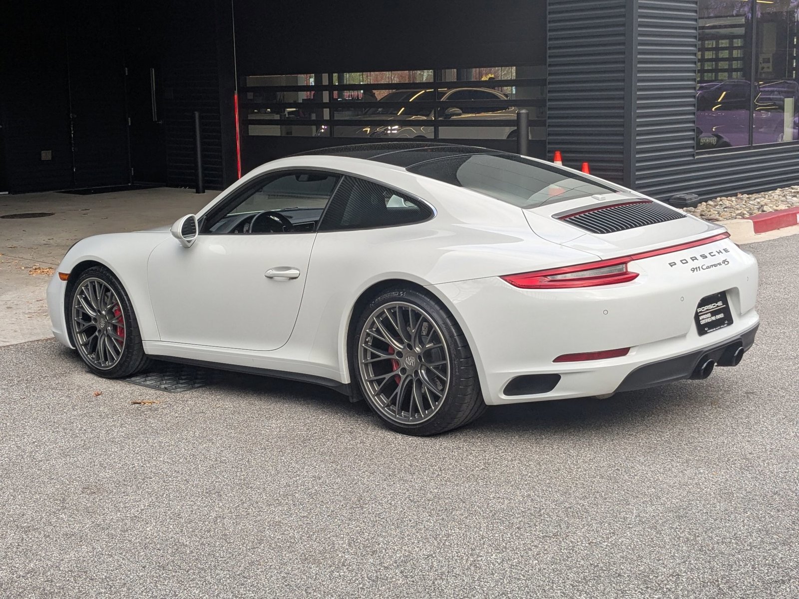 Used 2017 Porsche 911 Carrera 4S image 3